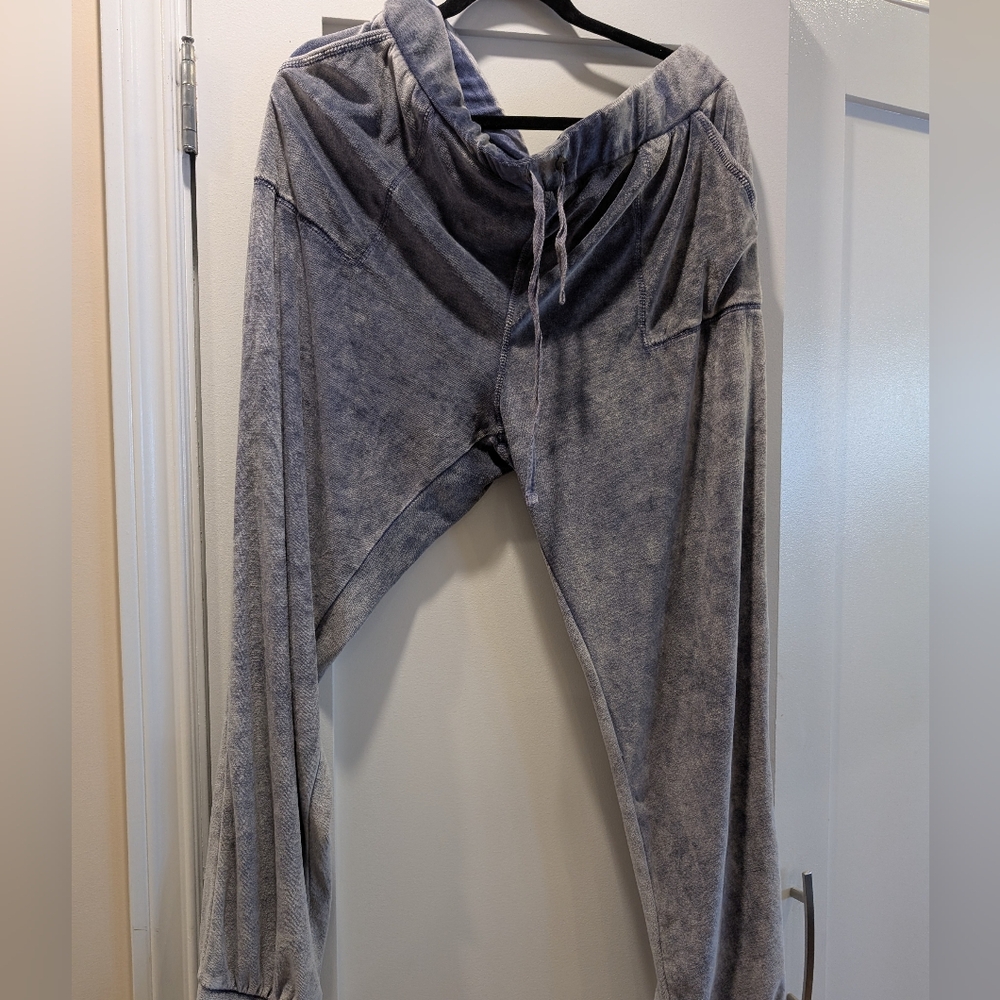 Cupio 2 piece comfy lounge set in distressed blue.